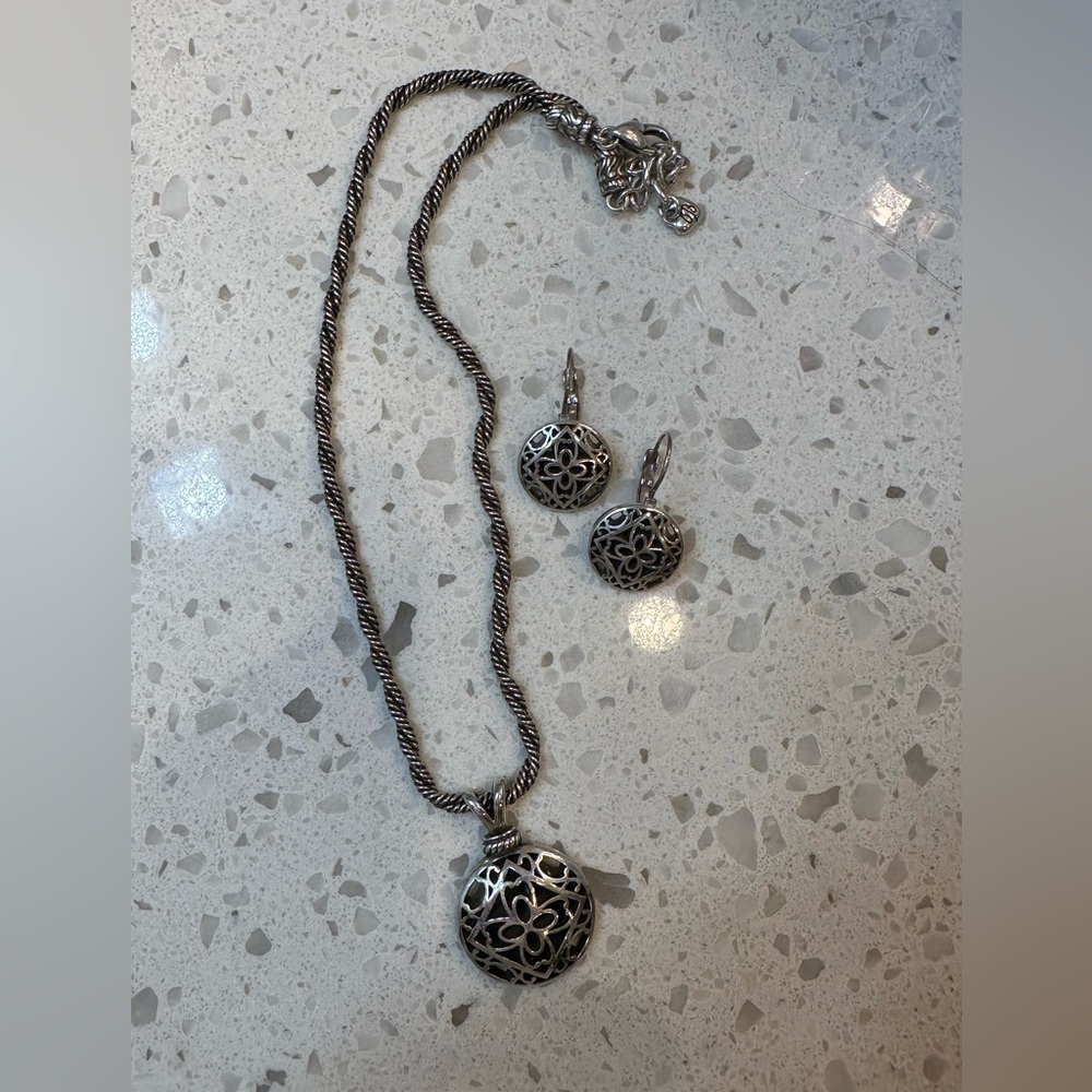 Brighton necklace and earring set in great condition.